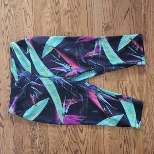 Dsg 1x performance High Rise Capri NWT tropical flowers black green violet